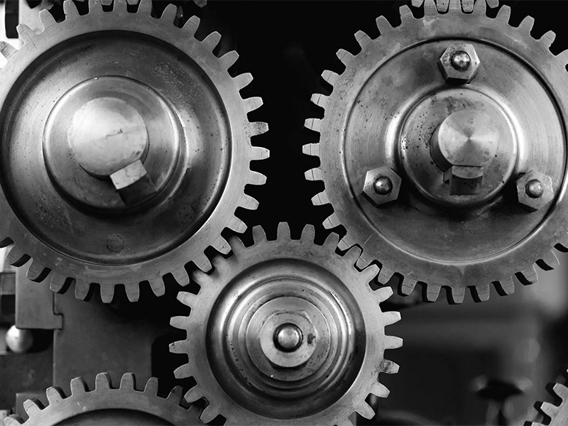 Ingranaggi in acciaio o ingranaggi in plastica in uno spremiagrumi professionale: la differenza invisibile che cambia la durata, la resa e la redditività