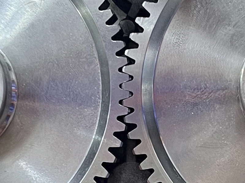 Stainless steel gears: the secret behind the durability of Zumoval juicers